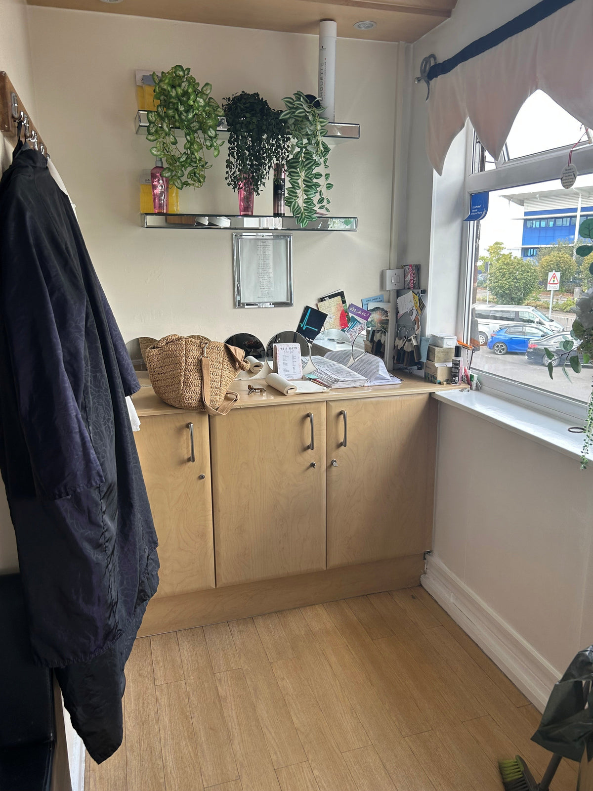 Owner Operated Ladies Hairdressers Established in 1983 with Excellent Turnover and Profit ANGLO SWANN BUSINESS BROKERS