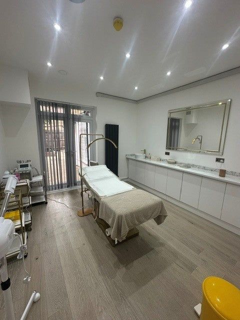 Busy Beauty Salon in Excellent Trading Location in East Finchley, London, photo 3