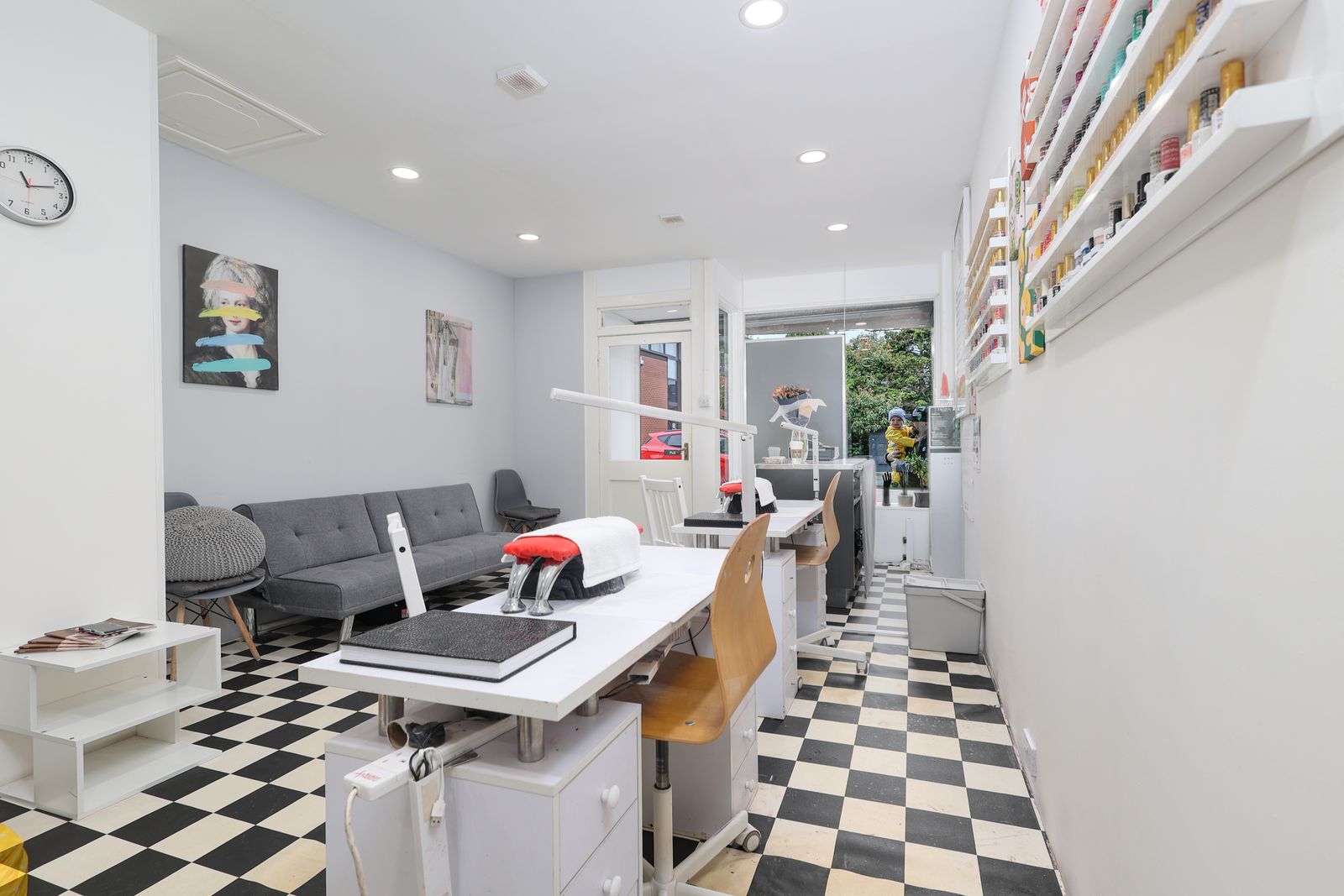 High Quality Nail Salon Established for 7 Years in Excellent Trading Location in Glasgow Suburb, photo 4